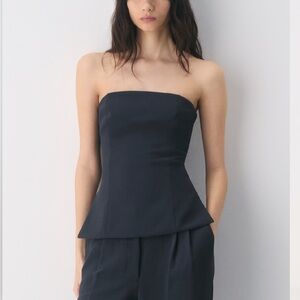 Aritzia Posh Black Zippered Top